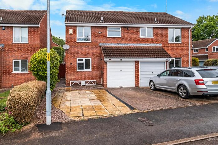 3 Bedroom Semi Detached House For Sale In Abbotswood Close, Redditch, B98