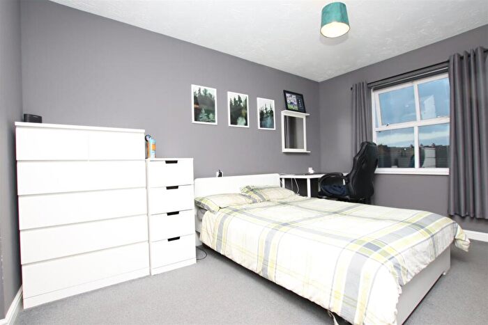 3 Bedroom Flat To Rent In Wright Way, Stapleton, Bristol, BS16