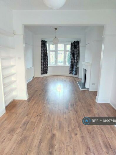 3 Bedroom End Of Terrace House To Rent In Woodfield Park Drive, Leigh-On-Sea, SS9