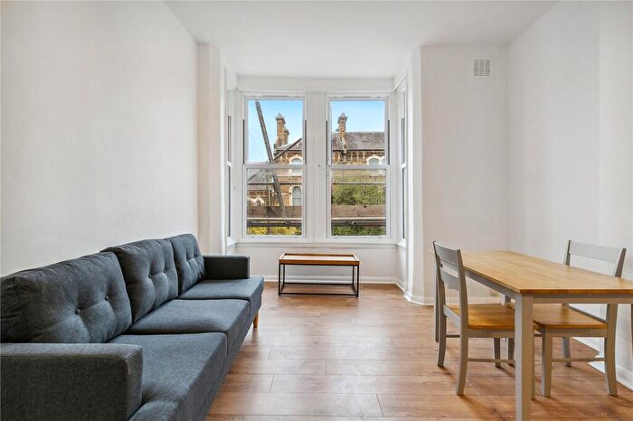 2 Bedroom Apartment To Rent In Endlesham Road, London, SW12