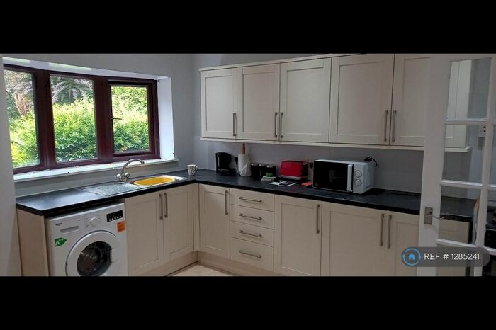 3 Bedroom Semi-Detached House To Rent In Anderson Place, Stoke-On-Trent, ST6