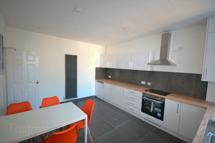 6 Bedroom Semi-Detached House To Rent In Fletcher Road, Beeston, NG9