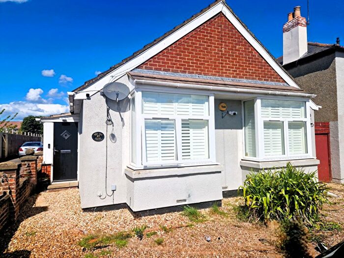 3 Bedroom Detached Bungalow For Sale In Kingsdown Road, Swindon, SN2