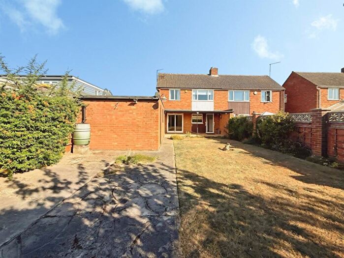 3 Bedroom Semi-Detached House For Sale In Tavistock Road, Cambridge, CB4