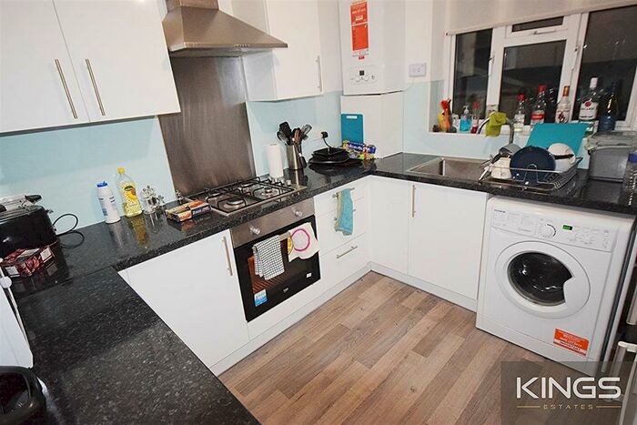 5 Bedroom Detached House To Rent In Ash Grove, Guildford, GU2