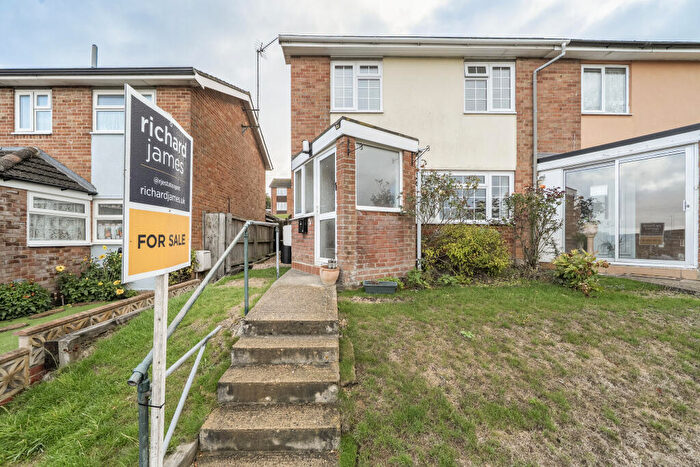 3 Bedroom Terraced House For Sale In Home Farm, Highworth, Swindon, SN6