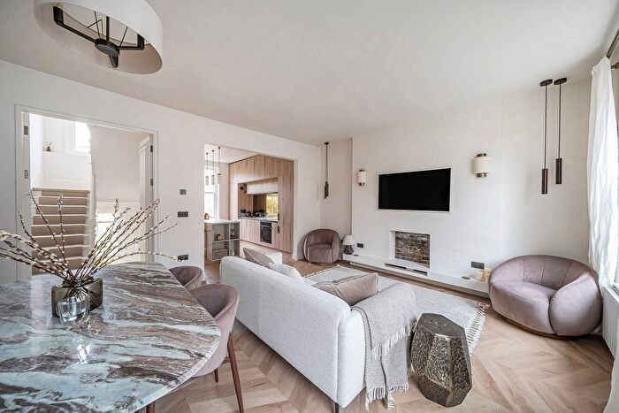 2 Bedroom Flat For Sale In Clifton Road, Little Venice, London, W9