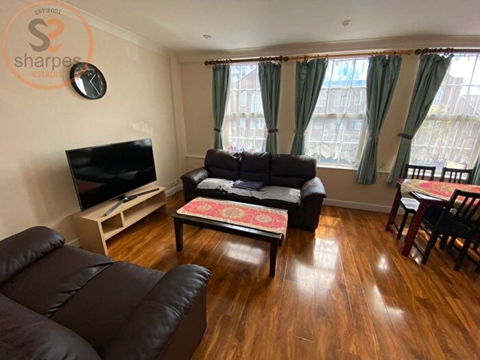 2 Bedroom Flat To Rent In A Kingston Road, Wimbledon, London, SW19