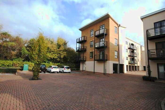 2 Bedroom Property To Rent In Birtchnell Close, Berkhamsted, HP4