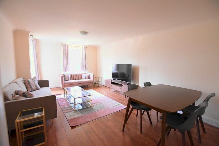 2 Bedroom Flat To Rent In Woodside Grange, Holden Road, Woodside Park, London, N12