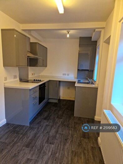 3 Bedroom Terraced House To Rent In Scott Hall Row, Leeds, LS7