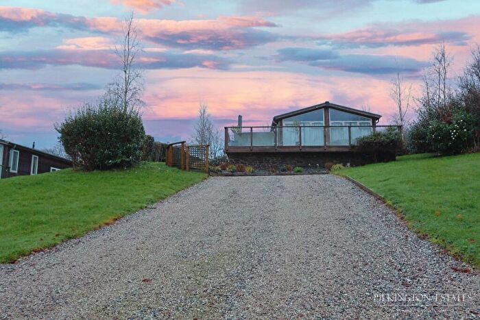 3 Bedroom Chalet For Sale In Stonerush Lakes, Lanreath, Looe, Cornwall, PL13