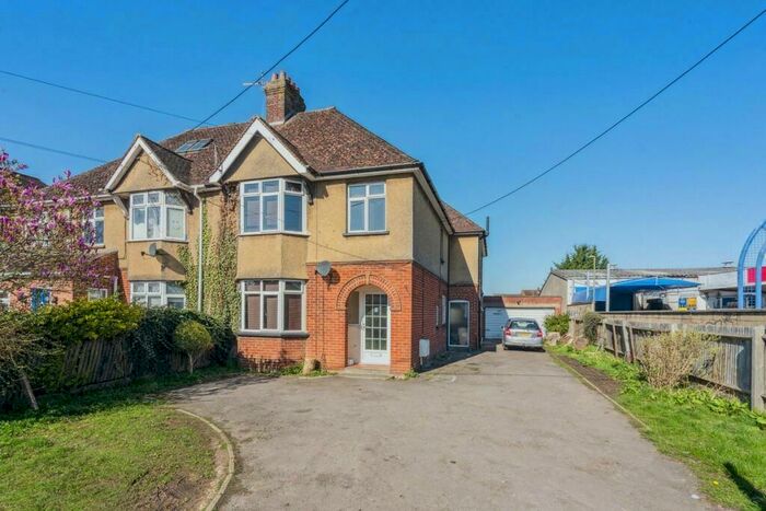 4 Bedroom Semi-Detached House To Rent In Buckingham Road, Bicester, OX26
