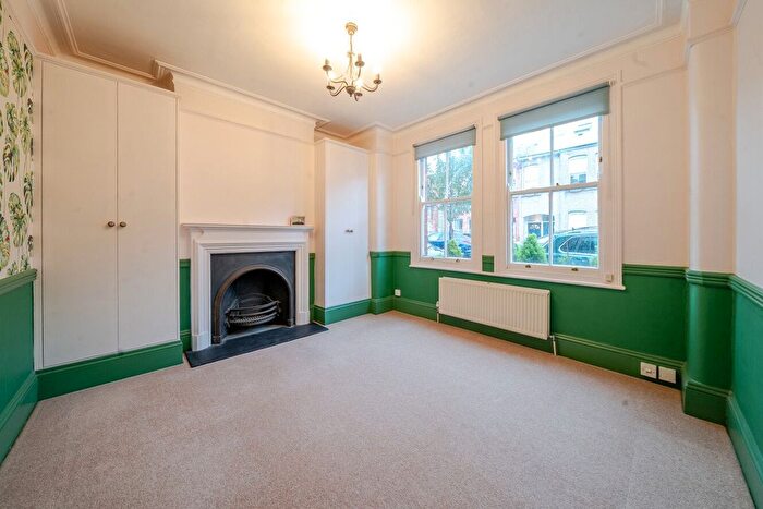 2 Bedroom Flat For Sale In Ingelow Road, London, SW8