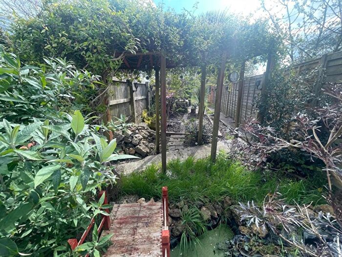2 Bedroom Cottage For Sale In Lyme Road, Crewkerne, TA18