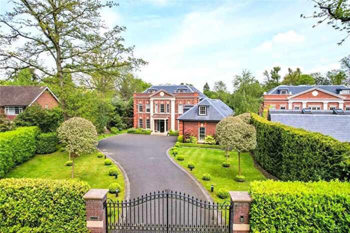 6 Bedroom Detached House To Rent In Broadwater Close, Burwood Park, Walton-On-Thames, KT12