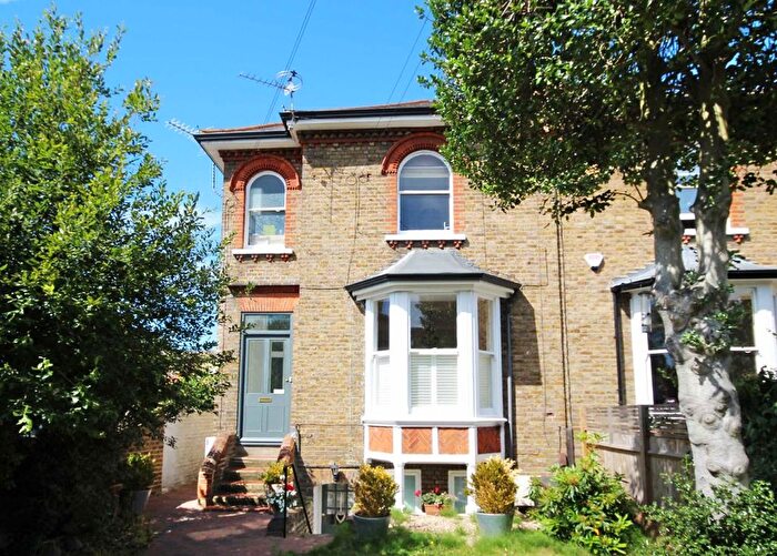 1 Bedroom Flat To Rent In Church Road, Teddington, TW11