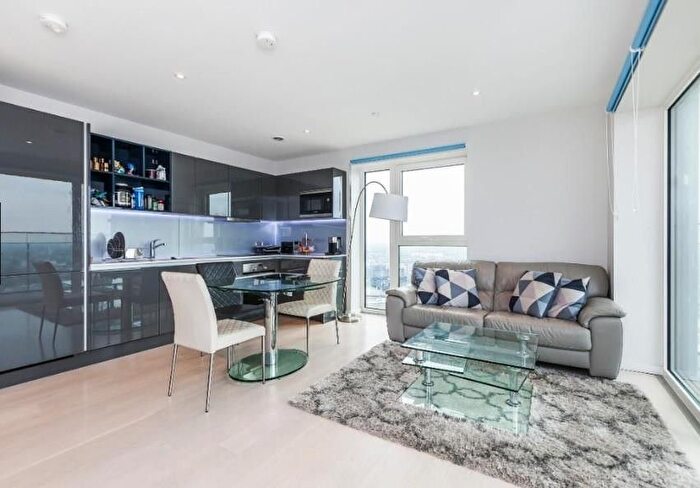 2 Bedroom Flat To Rent In Cassia Point, Glasshouse Gardens, Stratford, London, E20
