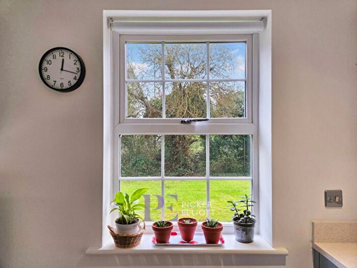 2 Bedroom Flat For Sale In Herons Court Hinckley, LE10
