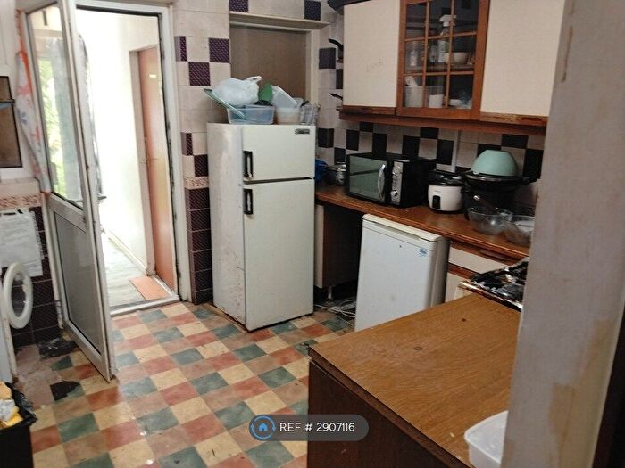 5 Bedroom Semi-Detached House To Rent In Monmouth Road, Birmingham, B32