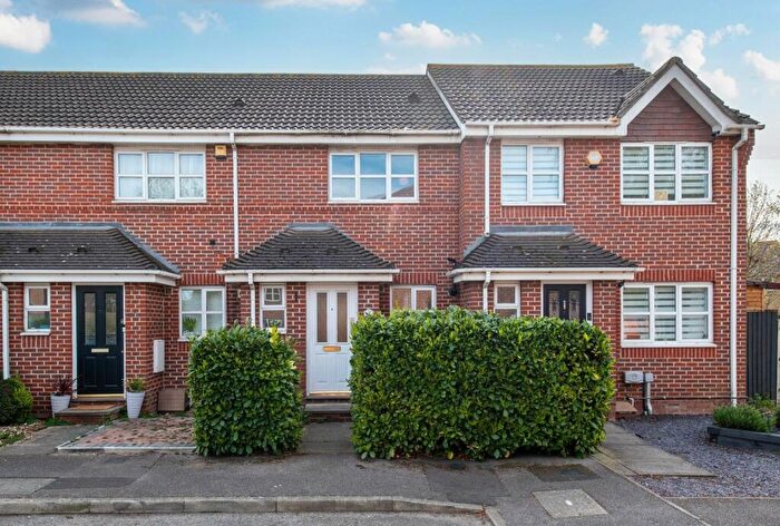2 Bedroom House For Sale In Lowry Close, Erith, DA8