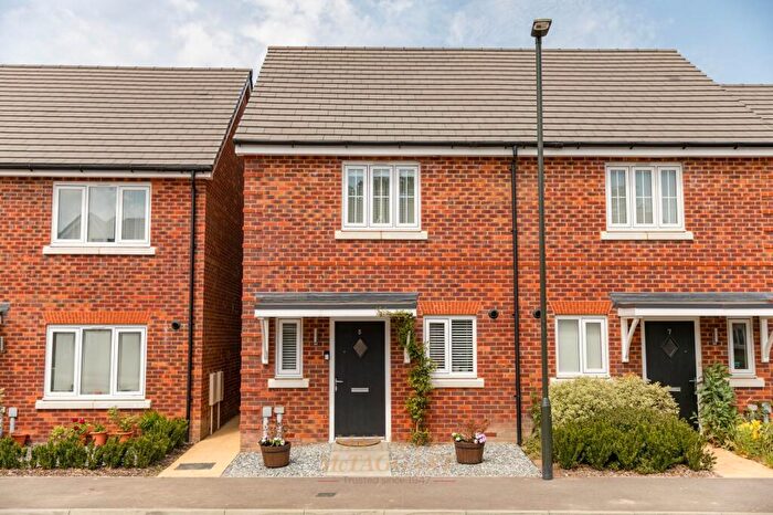 2 Bedroom End Of Terrace House For Sale In Valley Drive, Tinsley Green, RH10