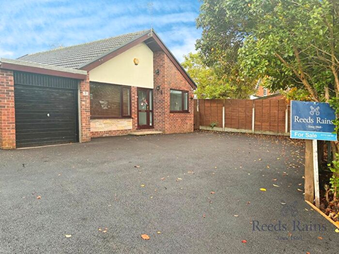 3 Bedroom Detached House For Sale In Willow Close, Hoghton, Preston, Lancashire, PR5