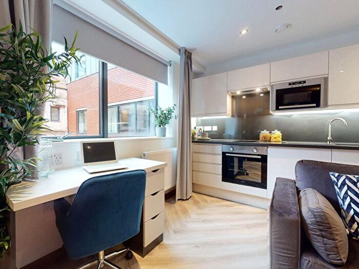 Apartment To Rent In Apt, Live Oasis Deansgate #, M2