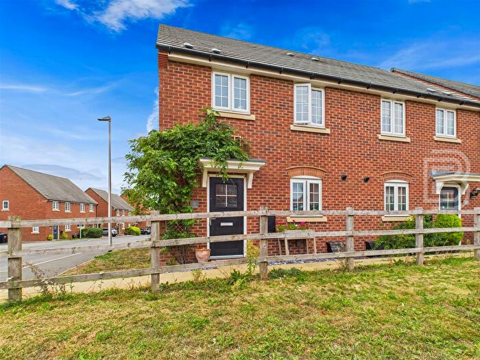 3 Bedroom End Of Terrace House For Sale In East Close, Cawston, Rugby, CV22