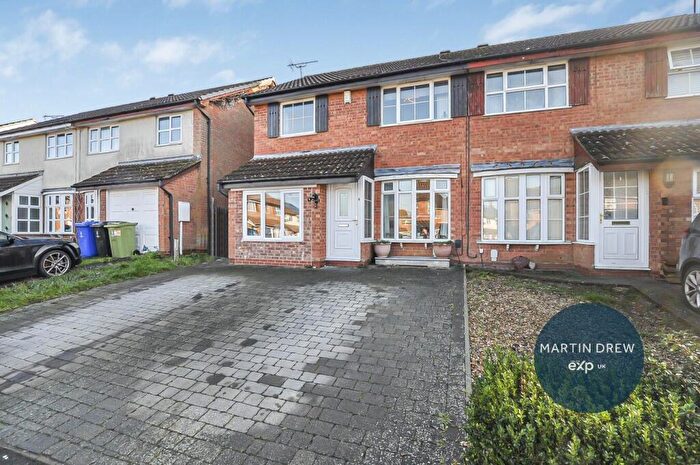 3 Bedroom Semi-Detached House For Sale In Wodhams Drive, Brackley, NN13