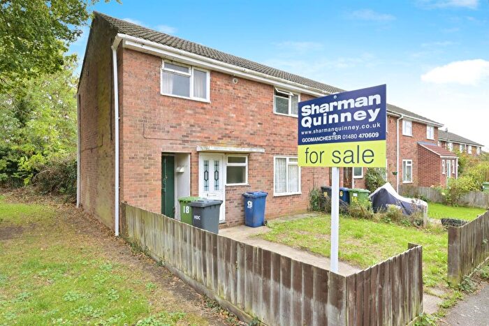 3 Bedroom Terraced House For Sale In Coldhams Crescent, Huntingdon, PE29