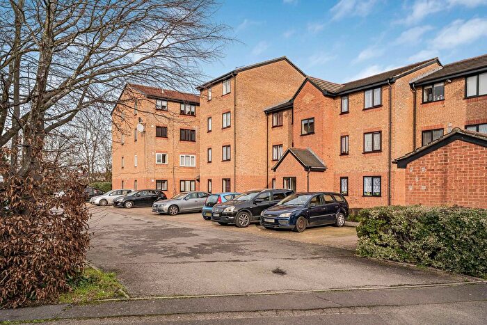 1 Bedroom Flat For Sale In Streamside Close, London, N9