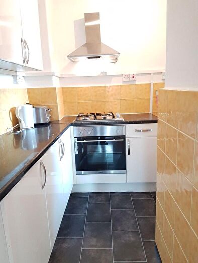 3 Bedroom Flat To Rent In Chicksand Street, London, E1