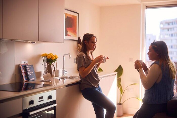 3 Bedroom Apartment To Rent In Cherry Orchard Road, Croydon, London, CR0