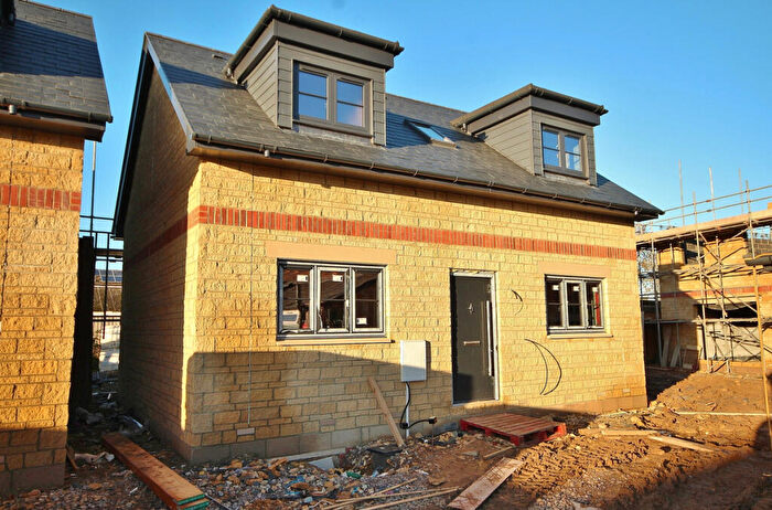 3 Bedroom Detached House For Sale In Milestone Road, Carterton, OX18