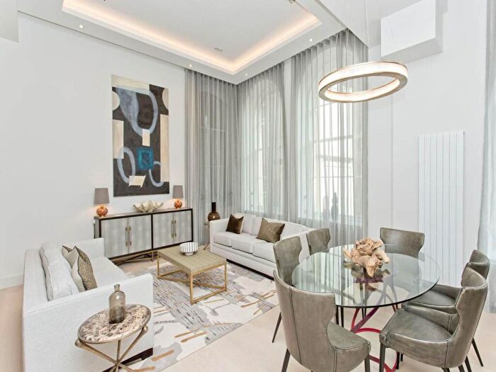 3 Bedroom Apartment For Sale In Belford Road, West End, Edinburgh, EH4