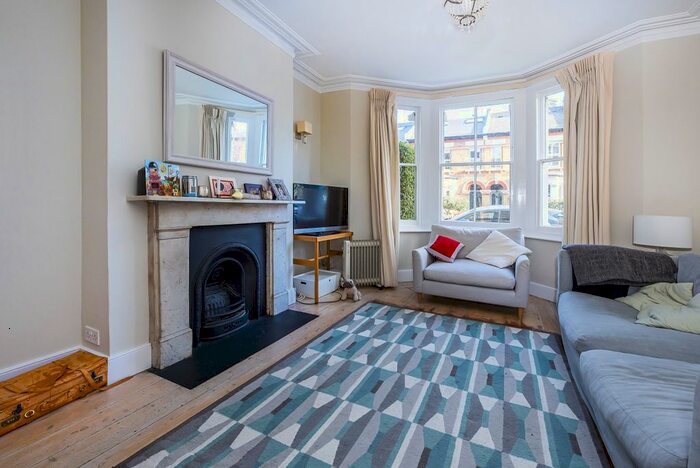 3 Bedroom Flat To Rent In Cleveland Gardens, London, SW13