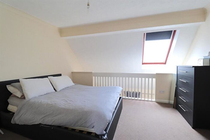 2 Bedroom Flat To Rent In Hazel Court, Goldsmith Avenue, SouthseaU, PO4