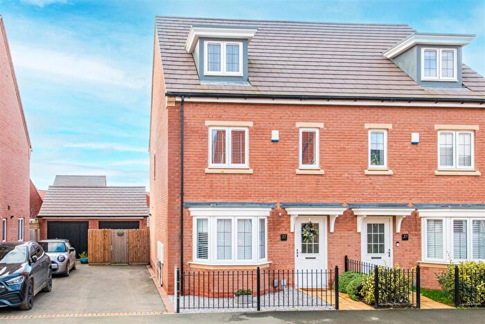 3 Bedroom House For Sale In Airfield Road, Market Harborough, LE16