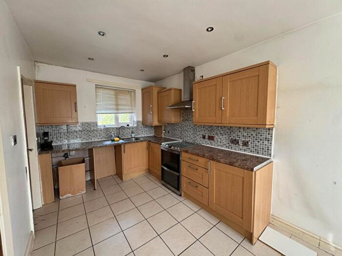 3 Bedroom Flat To Rent In The Circle, Barton Road, M32