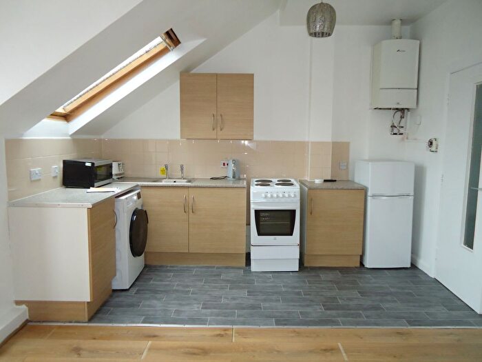 1 Bedroom Flat To Rent In Dewsbury Road, Beeston, Leeds, LS11