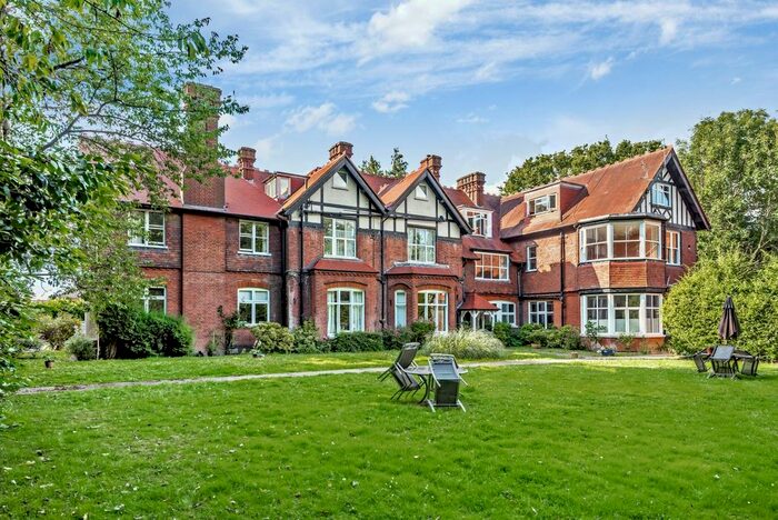 2 Bedroom Flat To Rent In Lovibonds Avenue, Farnborough, Orpington, BR6