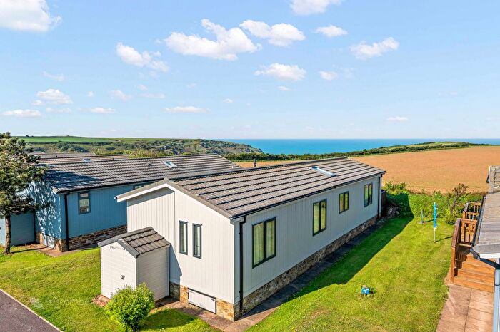 2 Bedroom Lodge For Sale In Soar Mill Cove, Salcombe, TQ7