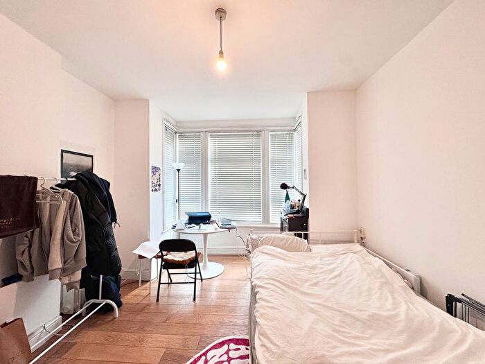 1 Bedroom Flat To Rent In Dollis Road, London, N3