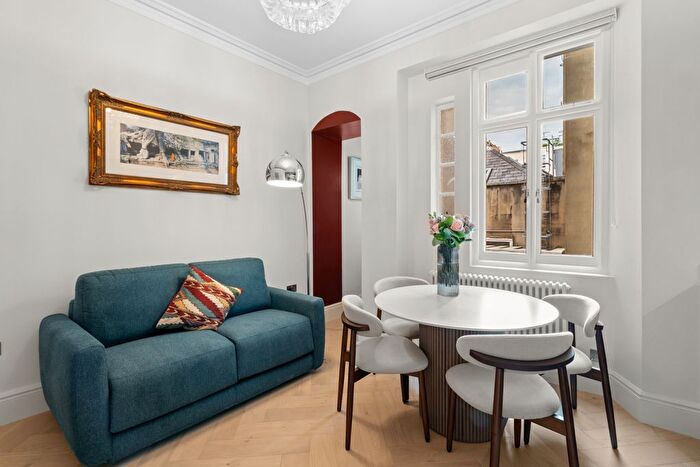 2 Bedroom Flat To Rent In Queens Gate, South Kensington, London, SW7