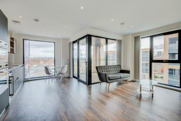 3 Bedroom Flat To Rent In Grafton Road, CR0