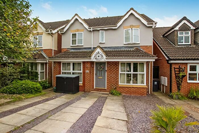 4 Bedroom Detached House For Sale In Curlew Close, Faverdale, Darlington, DL3