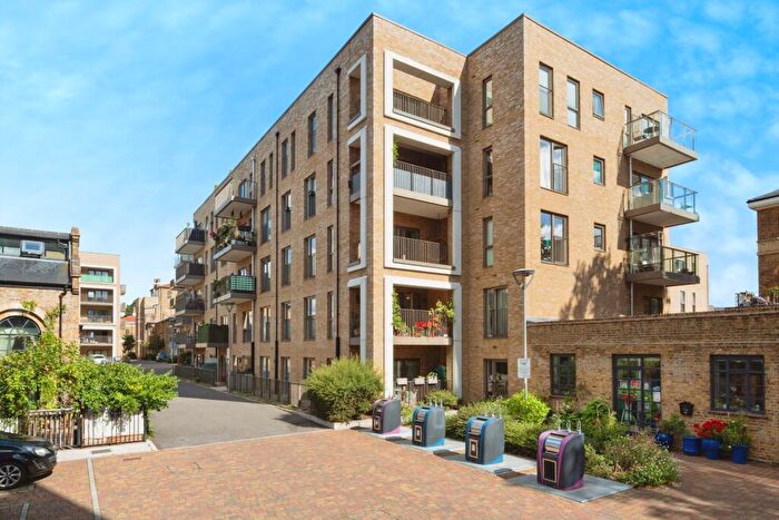 2 Bedroom Apartment For Sale In St. Clements Avenue, London, E3