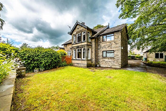 4 Bedroom House For Sale In Green Lane, Shelf, Halifax, HX3
