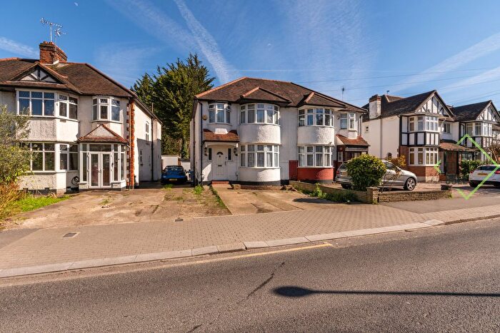 3 Bedroom Semi-detached House For Sale In Longland Drive, Totteridge, N20